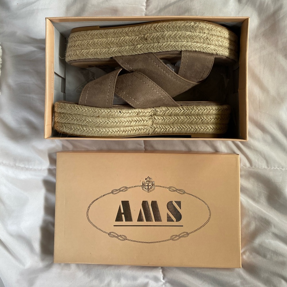 NIB Espadrille Sandals